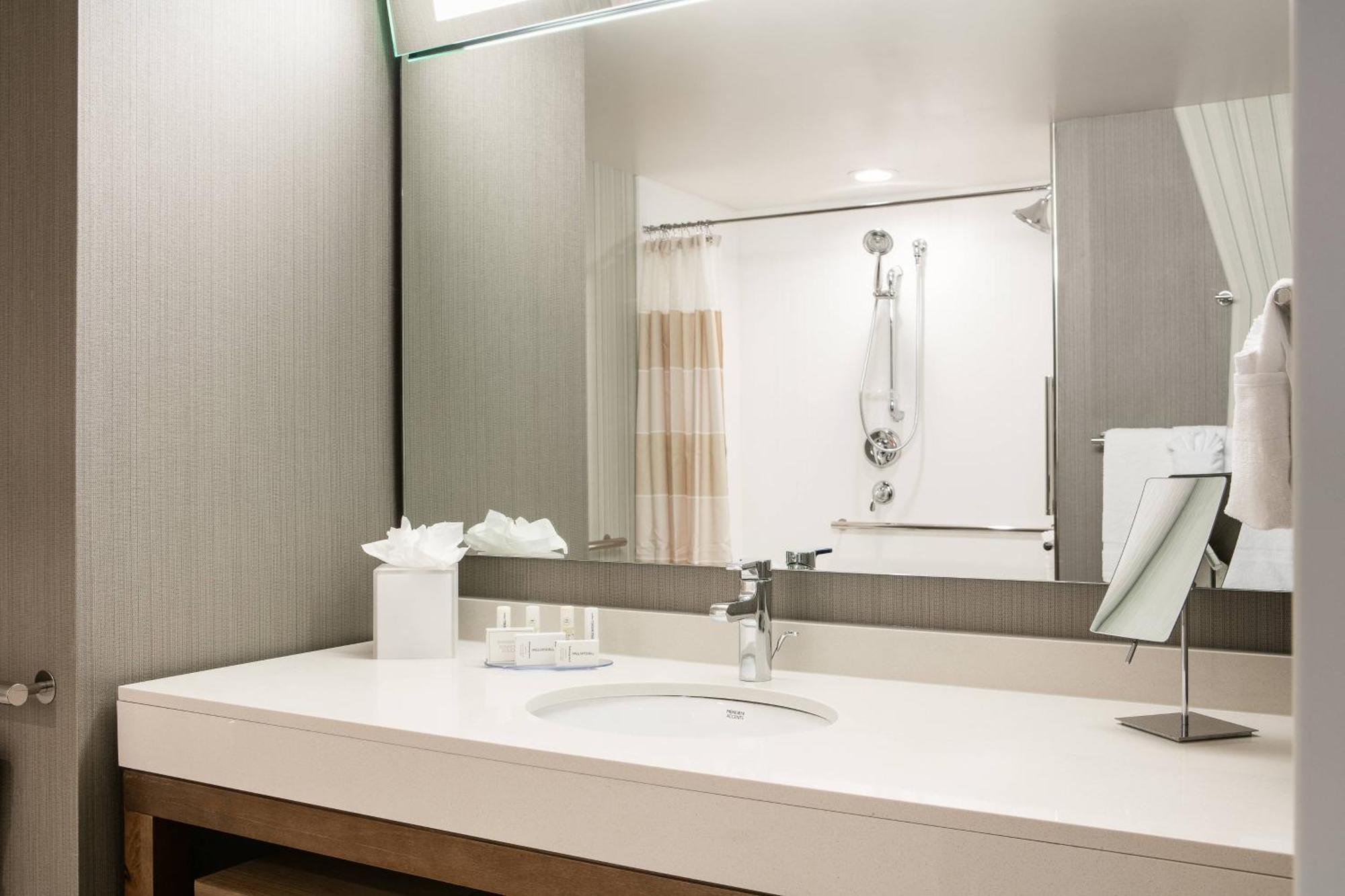 Courtyard By Marriott Omaha Bellevue At Beardmore Event Center Экстерьер фото