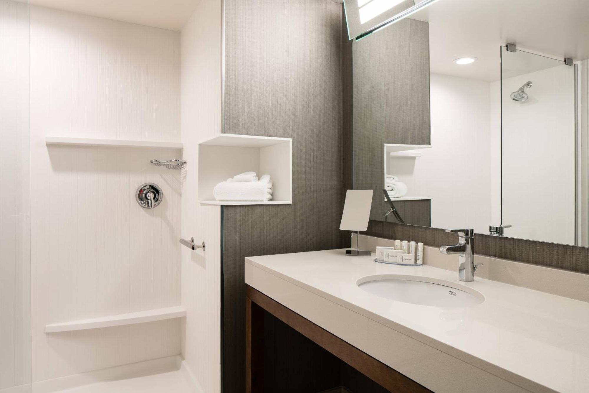 Courtyard By Marriott Omaha Bellevue At Beardmore Event Center Экстерьер фото
