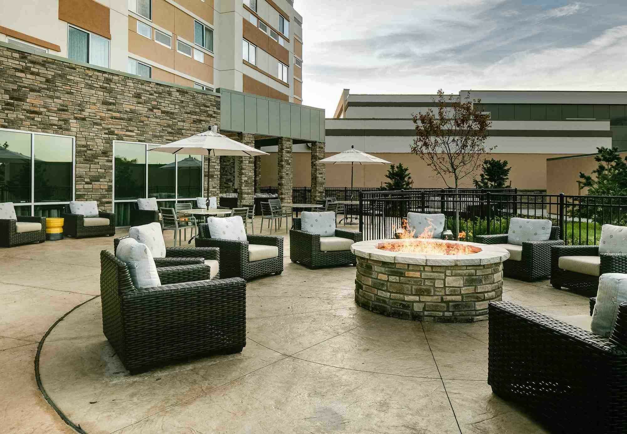Courtyard By Marriott Omaha Bellevue At Beardmore Event Center Экстерьер фото